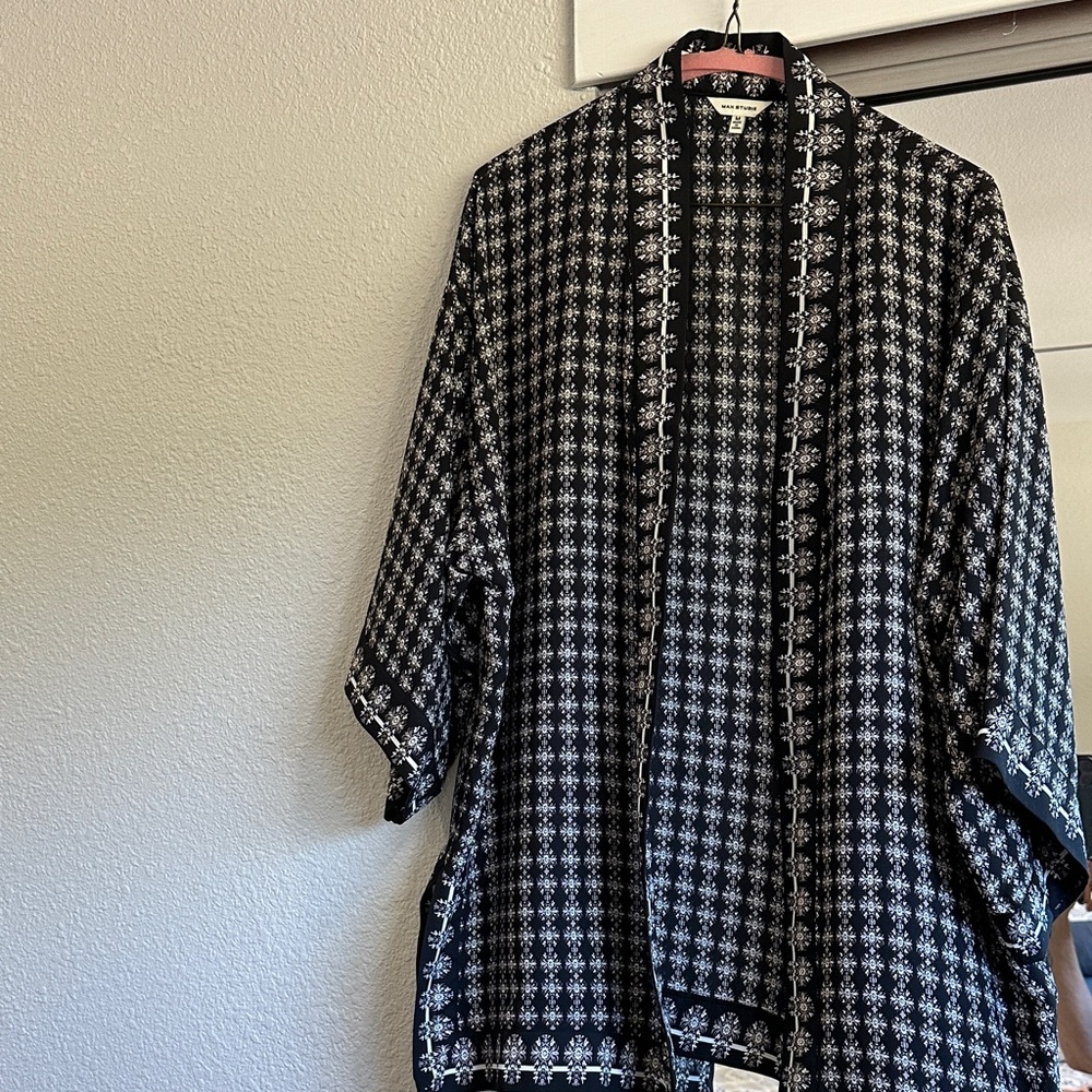 Max Studio Black and White Floral Kimono